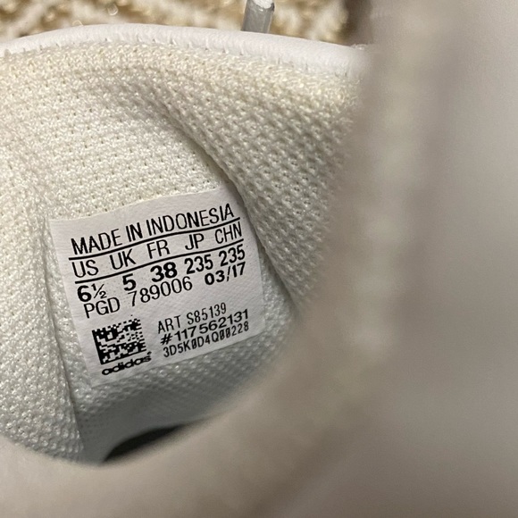 Excellent condition. Worn twice. Adidas Superstar size 6.5 - Picture 7 of 7